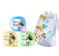 Lessive en capsules 4D nettoyante en profondeur parfumée à la freesia pour tous types de vêtements