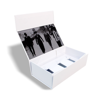 Boîte cadeau rigide pliable magnétique blanche personnalisée avec logo en feuille d'or en relief, finition mate, boîte d'emballage pour parfum