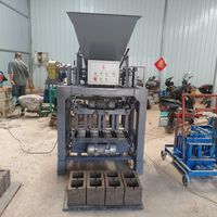 Machine de fabrication de briques électrique mobile 4 pièces 8 pouces 200mm béton faisant des briques