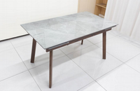 Table à manger extensible en pierre frittée avec 6 chaises de couleurs variées, surface spacieuse, pieds en métal stables pour les réunions de famille
