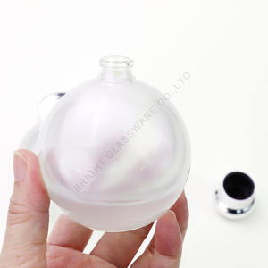 <span class=keywords><strong>Flacon</strong></span> de <span class=keywords><strong>parfum</strong></span> rond <span class=keywords><strong>vide</strong></span> personnalisé en gros, 50 ml, rechargeable, blanc nacré, <span class=keywords><strong>flacon</strong></span> de <span class=keywords><strong>parfum</strong></span> de luxe <span class=keywords><strong>avec</strong></span> boîte - Product Image 2