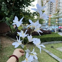 Composition florale de chemin de mariage en soie blanche et verte, réaliste, faite à la main, longue durée, produit fini en gros, fabricant