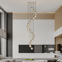 Villa duplex escalier en colimaçon lustre longue suspension luxe cristal led lustre