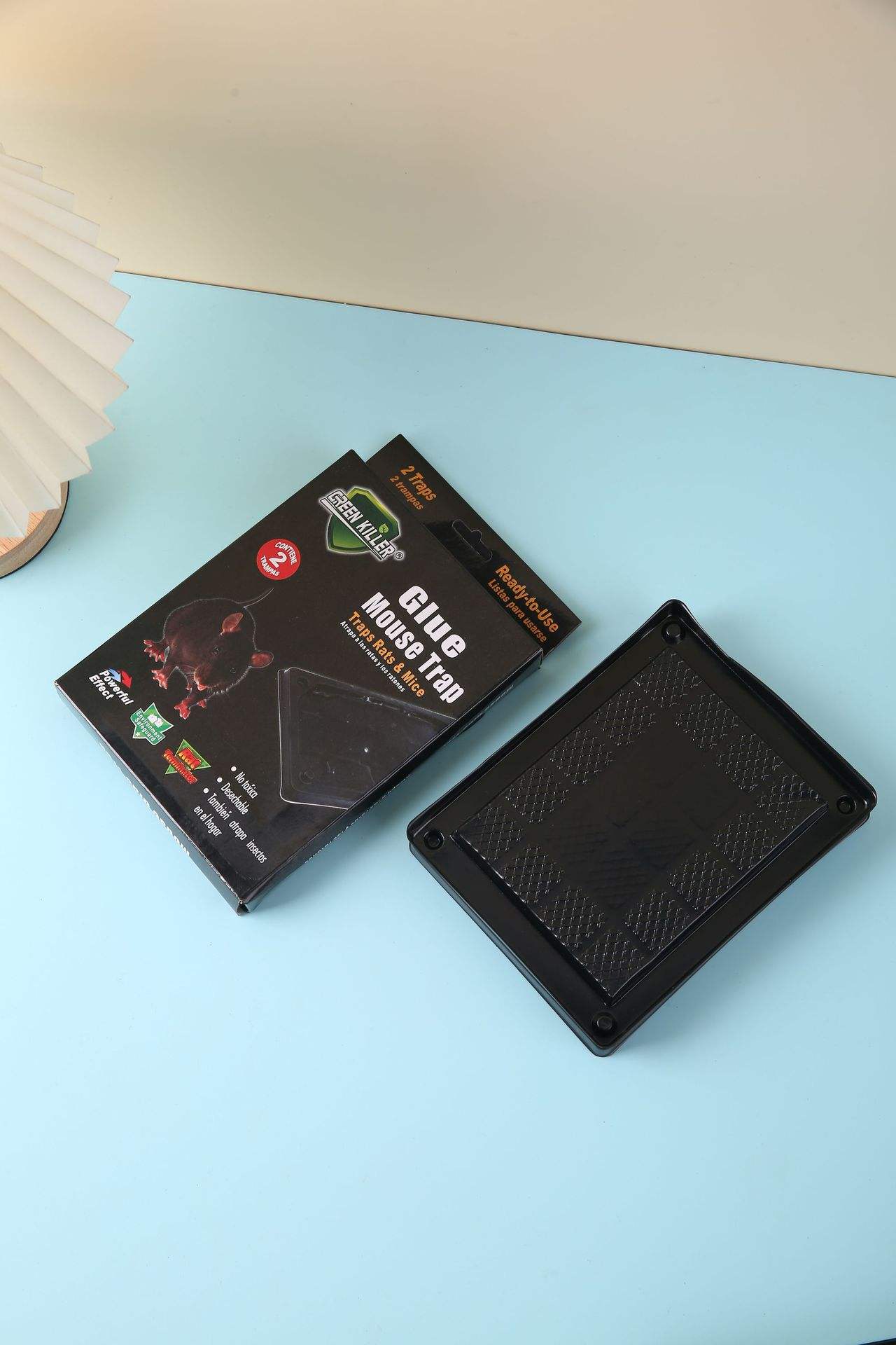 Petite boîte en plastique noir