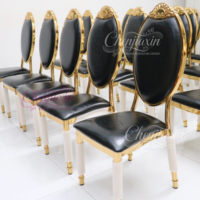 Ensemble de mobilier d'hôtel de luxe en gros de Chine : Chaises et tables en métal doré et cuir noir pour mariages, hôpitaux, événements en parc - Empilables