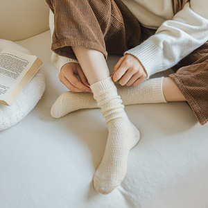 Jingwen OEM Calcetines <span class=keywords><strong>De</strong></span> Invierno Botte unie beige chaude pour femmes Chaussettes d'hiver absorbant la sueur - Product Image 3