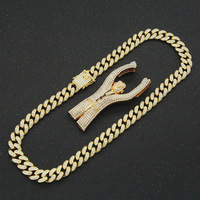 Collier Pendentif Mains Givrées Tenant la Tête, Entièrement Pavé de Zircons Cubiques, Chaîne Maille Cubaine en Or 18K, Bijoux Hip Hop Bling Unisexe pour Fête
