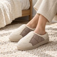 Pantoufles d'intérieur à bout fermé en sherpa crème, doublées en peluche, type mule, semelle EVA