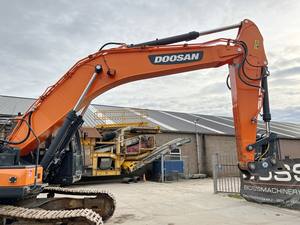 Excavadora sobre orugas Doosan DX340LC, equipo pesado usado con componente de motor central, garantía de 1 año, estado original a la venta - Product Image 4