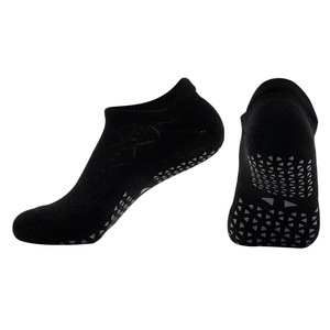 Kadınlar için Reformer Tasarım Özel Bilek Boyu Şirin Örgü Pamuklu Spor Salonu Fitness Dans Pilates Kaymaz Bilekli Logolu Spor Çorapları - Product Image 2