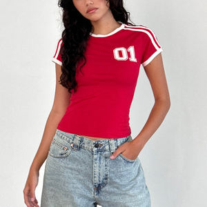 T-shirt court décontracté d'été pour femme, coupe classique, à rayures contrastées, manches courtes, style baby tee, en coton, avec impression de numéro personnalisée, vente en gros - Product Image 1