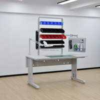 Banc de travail ESD personnalisé DETALL avec panneau perforé et bacs à composants pour laboratoires et zones de test, fabricant OEM
