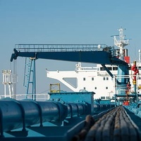 Grue hydraulique marine à flèche rigide pour le chargement de marchandises sur navires et les opérations offshore