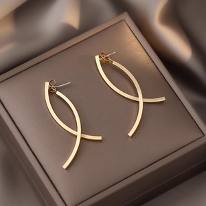 Pendientes Colgantes ACEWORKS |   Acero Inoxidable Chapado en Oro PVD de 18K |   Ligero, Impermeable, Hipoalergénico, Moderno y a la Moda para Mujer - Product Image 2