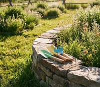 Ensemble d'outils de jardinage miniatures pour enfants, 3 pièces, petite pelle et râteau en métal avec manche en bois, jouets de plage pour enfants pour la recherche de coquillages et de crabes