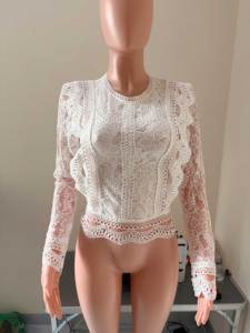 Blus Wanita Seksi Warna Solid Berenda, Model Crop Top Lengan Panjang, Slim Fit, Elegan, Grosir, Laris Manis - Product Image 4