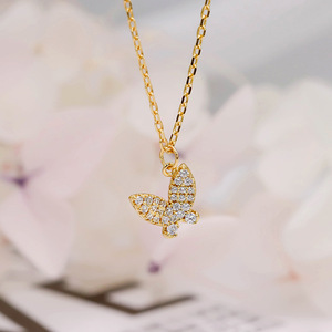 Collier Papillon en Zircon Blanc : Liberté, Romantisme et Éléments Romantiques – Bijoux Raffinés pour Jeunes - Product Image 1