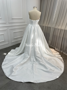 Abito <span class=keywords><strong>da</strong></span> <span class=keywords><strong>Sposa</strong></span> Senza Spalline in Raso <span class=keywords><strong>con</strong></span> Scollatura a Cuore, Gonna a Palloncino Plissettata e <span class=keywords><strong>Velo</strong></span> in Tulle <span class=keywords><strong>con</strong></span> Fiori 3D, Elegante Abito Nuziale - Product Image 2