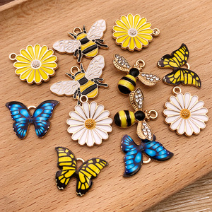 จี้รูปดอกเดซี่ โลหะผสมสังกะสี อุปกรณ์ทำเครื่องประดับ DIY งานฝีมือเคลือบน้ำมัน ประดับตกแต่ง ฤดูร้อน 2023 ผลิตที่เมืองอี้หวู่ - Product Image 3