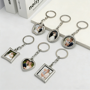 Porte-clés en alliage métallique personnalisés avec cadre photo en forme de cœur/pomme pour cadeaux de mariage et d'amour - Product Image 3