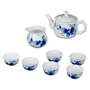 Ensemble de vaisselle à thé artistique chinois - Tasses en porcelaine bleue et blanche avec boîte cadeau en bois - Parfait pour un cadeau de pendaison de crémaillère - Product Image 5