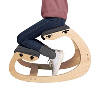 Une chaise de genou Ergo berçante et une chaise de bureau en bois conçues pour l'étude du bureau à domicile et le soutien de la chaise de posture