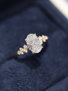 Bague de fiançailles en diamant de laboratoire de qualité supérieure, taille ovale, pour femme, idéale pour les mariages, les propositions et les anniversaires, disponible au meilleur prix. - Product Image 4