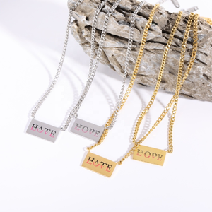 Medallón de Oro de 18K PVD impermeable con letras grabadas, gargantilla de acero inoxidable, cadena de eslabones cubanos cuadrados - Product Image 1