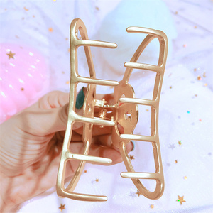 Pinza <span class=keywords><strong>de</strong></span> Pelo Metálica Rectangular Personalizada con Diseño Hueco para Mujer, Venta Caliente - Product Image 3