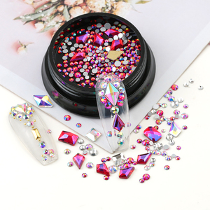 1 Scatola Mista di Strass Lussuosi e Brillanti per Nail Art, Pietre di Cristallo Fai da Te, Strass in Vetro per Decorazioni Unghie, Charms 3D per Nail Art - Product Image 1