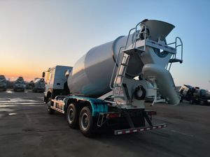 Camión Mezclador SINOTRUK HOWO a Precio Económico, Bajo Kilometraje, Usado, 6x4, 371HP, Mezclador de Concreto para Construcción de Infraestructuras - Product Image 5