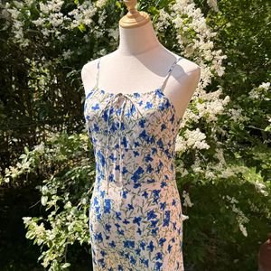 Robe mi-longue en soie tissée pour femme, style bandeau, motif floral Gentian, taille naturelle, idéale pour les vacances à la plage - Product Image 2