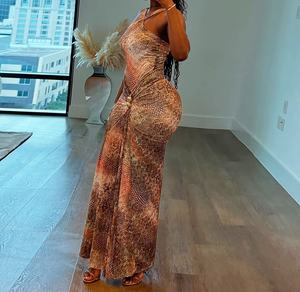 Viviblook Z225DS02 Nouvelle Robe de Soirée Femme Sexy Dos Nu Sans Manches Coupe Ajustée Plissée Imprimée à Bretelles Longue - Product Image 3