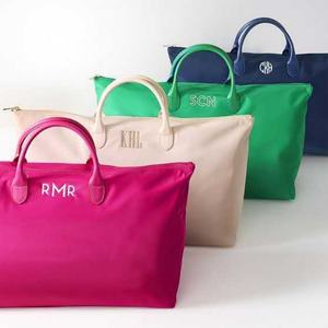 Bolso Tote de hombro a la moda con logotipo serigrafiado, bolsos Tote grandes de nailon personalizado con asa de cuero, Bolso Tote de viaje para mujer y mujer - Product Image 1