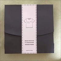 Échantillon gratuit T-shirts chemise vêtements boîte emballage carré kraft papier bijoux boîte cadeau boîte rubans pour emballage