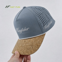 Casquette de golf 5 panneaux en nylon avec logo brodé en relief personnalisé, perforations laser, style luxe et sport, idéale pour l'extérieur
