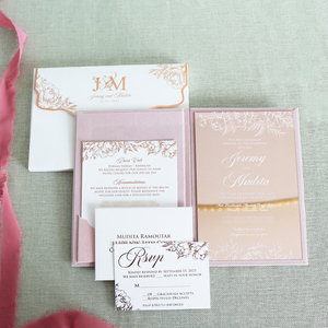 Porte-documents rigide en velours rose avec invitation de mariage en acrylique miroir or rose, cartes et enveloppe en feuille d'or rose - Product Image 5