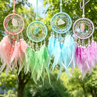 Mini attrape-rêves faits à la main en gros avec plumes colorées et pierres de cristal brutes pour décorations suspendues