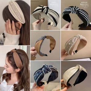 Nouveau serre-tête de mode Suimin pour filles, large bord en satin orné de strass, emballage personnalisable pour mariage et fête - Product Image 2