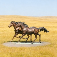 Sculpture de cheval au galop en bronze artisanal moderne personnalisée pour la décoration extérieure des parcs et jardins publics avec couleur sur mesure