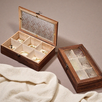 Boîte à bijoux en bois en gros avec couvercle en verre, organisateur de bagues et boucles d'oreilles, logo personnalisé
