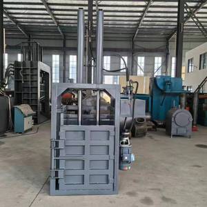 Machine d'emballage verticale en film plastique à vente chaude, petite machine <span class=keywords><strong>de</strong></span> compactage, compacteur vertical hydraulique - Product Image 5