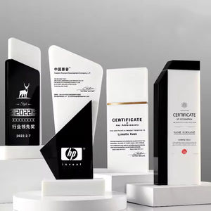 Trofeo <span class=keywords><strong>de</strong></span> Cristal Personalizable <span class=keywords><strong>de</strong></span> Alta Gama con Grabado 3D Creativo en Columna Cuadrada para Reconocimiento a Empleados Destacados <span class=keywords><strong>de</strong></span> la Empresa - Product Image 1