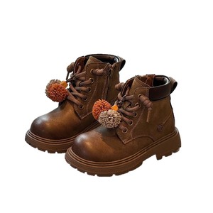 Mai Xiao Mai 2025 Nuova Collezione Autunnale Stivaletti per Bambini alla Moda Retrò con Ciondolo a Nappa in Pelle Effetto Invecchiato con Cerniera Laterale - Product Image 1