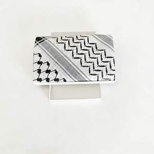 Bufanda de Lujo para Hombre, Diseño a Cuadros Negros con Rayas Bordadas, Shemagh Yemení, Yashmagh, Keffiyeh, Turbante Masculino, 120 x 120 cm - Product Image 4