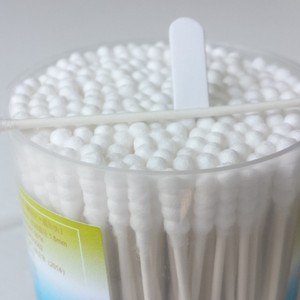 Hisopos de algodón para bebés Wellcare, paquete de 200, con rollo de papel fino, suaves y absorbentes, para limpieza infantil - Product Image 1
