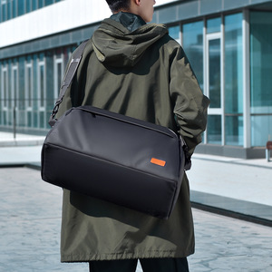 Sac de sport en PU grande capacité pour homme, sac de voyage étanche et tendance avec fermeture éclair en polyester pour affaires et sports - Product Image 4