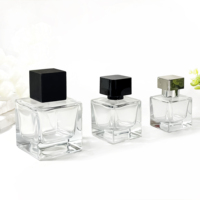 Flacon de parfum en verre avec pompe pulvérisateur de luxe en gros, forme carrée, 30 ml, 50 ml, 100 ml, pour huile essentielle