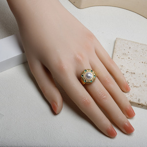 Anello Vintage in Acciaio Inossidabile 316 Placcato Oro 18K PVD con Perla e Zirconia Cubica Verde 5A, Gioiello Unico da Donna - Product Image 5