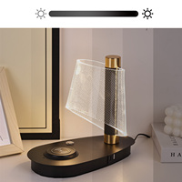 Lampe de bureau LED moderne au design nouveau avec commande tactile, variateur d'intensité, type-C, abat-jour transparent en plastique